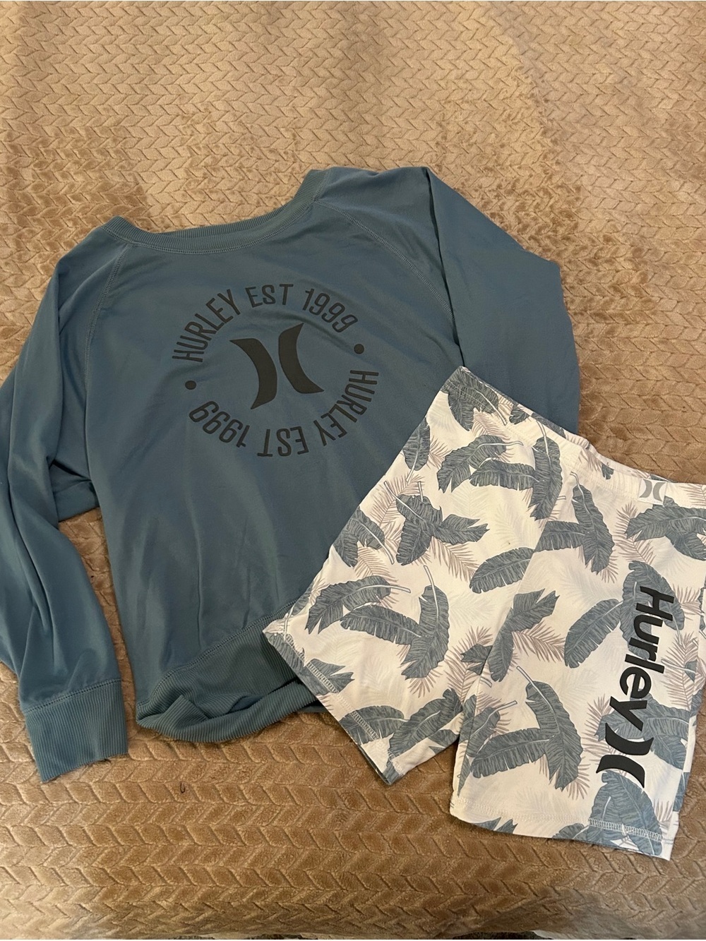 Hurley sweater and shorts matching set. Size medium